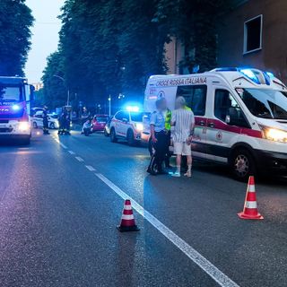 Macchina si ribalta in viale Alfieri a Busto, automobilista senza gravi conseguenze