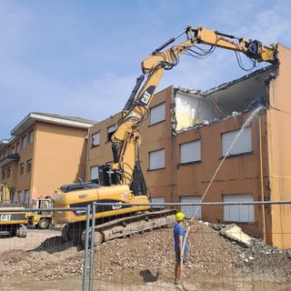 Ruspe in azione in questi giorni alle scuole medie di Besozzo