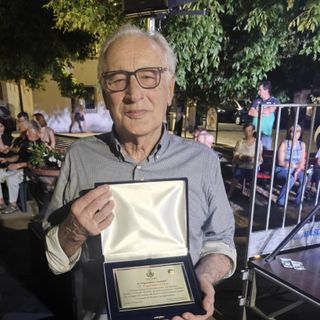 Alvaro Bardello ritira il Fagiolino d'Oro per il Saponificio Varesino