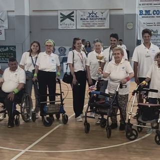 Un momento delle Olimpiadi delle case di riposo a Laveno (foto tratta dalla pagina Facebook della Menotti Bassani)