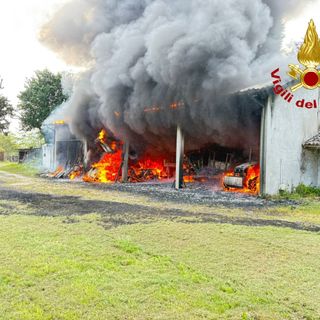 L'incendio di un capanno agricolo in zona Biviglione a Luino