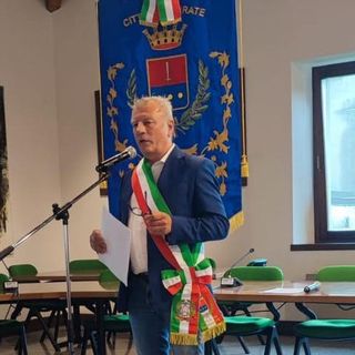 Il sindaco di Gavirate Massimo Parola alla cerimonia del 2 Giugno