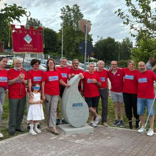 L'inaugurazione del monumento donato dall'Avis di Morazzone al Comune