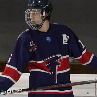 Alex Venturi, 19 anni, 1.90 centimetri per 75 chili, originario di Bressanone (foto dal profilo Facebook ufficiale di HC Falcons Brixen - Bressanone)