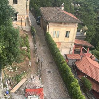 La zona di via Fincarà al Sacro Monte, nei pressi di via Beata Caterina Moriggi