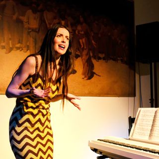 L'artista varesina Mariangela Martino, irresistibile e unica