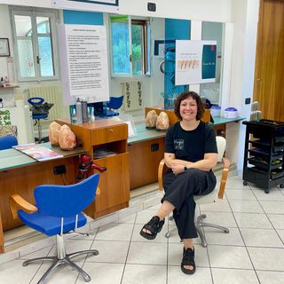 Laura Cinquantini nel suo salone Stile e Bellezza Laura Cinquantini nel suo salone Stile e Bellezza