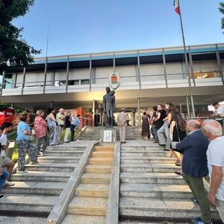 Cardano al Campo, in tantissimi per ricordare Laura Prati: «Il suo esempio cammina ancora con noi»