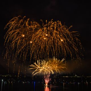 Lo spettacolo dei fuochi d'artificio sul lago sarà il clou del Ferragosto Lavenese