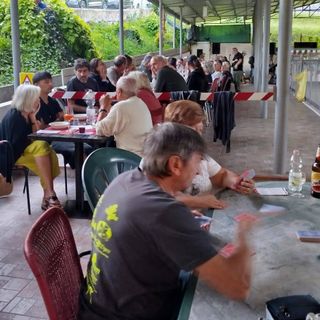 Un momento della "pastasciutta antifascista" dell'Anpi di Laveno (foto dalla pagina Facebook dell'Anpi) Un momento della "pastasciutta antifascista" dell'Anpi di Laveno (foto dalla pagina Facebook dell'Anpi)
