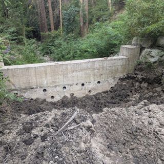 Lavori in corso a Luvinate per lo svuotamento delle vasche di laminazione Lavori in corso a Luvinate per lo svuotamento delle vasche di laminazione