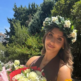 Virginia Riva il giorno della laurea con la tesi dedicata a nonno Rombo di Tuono Virginia Riva il giorno della laurea con la tesi dedicata a nonno Rombo di Tuono