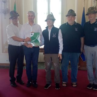 Più di 60mila ore spese e oltre 220mila euro raccolti: le bellissime pagine del "Libro verde della solidarietà" degli alpini varesini Più di 60mila ore spese e oltre 220mila euro raccolti: le bellissime pagine del "Libro verde della solidarietà" degli alpini varesini