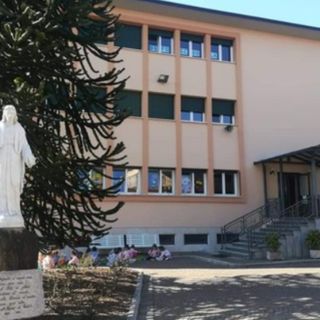L'istituto Sacro Cuore di Bogno a Besozzo L'istituto Sacro Cuore di Bogno a Besozzo