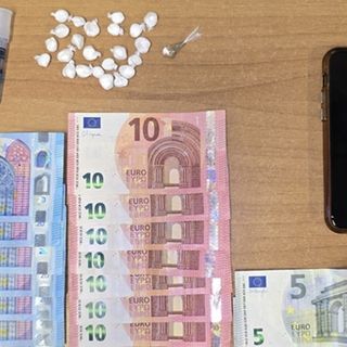 Blitz anti droga della polizia, tunisino arrestato per spaccio