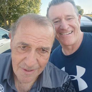 Fabrizio Castori con l’amico e tifoso biancorosso Paolo Limido nel ritiro del Sudtirol a Cermenate prima della sfida di Coppa con il Como