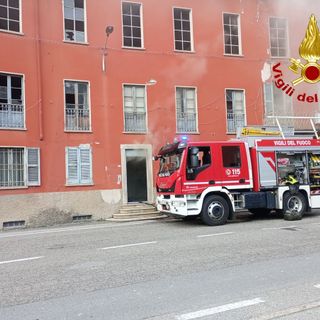 Spento l'incendio all'ex setificio di Germignaga