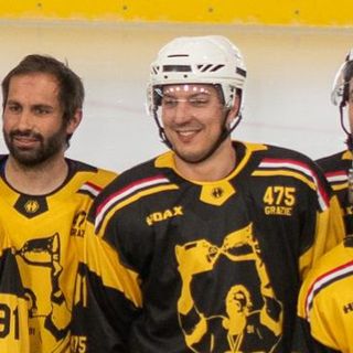 Alessandro Re, qui con il casco bianco alla partita d'addio di Raimondi, a 39 anni sarà di nuovo giallonero (foto Galbiati)
