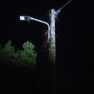 Lampioni spenti in via Don Ambrosini, nel quartiere di Valle Olona