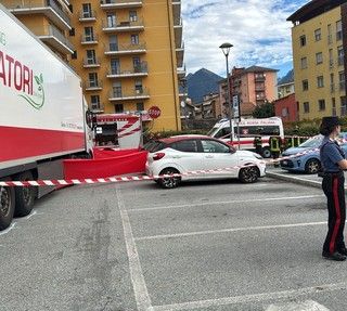 Donna muore investita da un camion nel Verbano Cusio Ossola