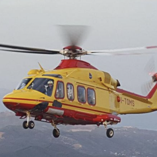 Scontro tra un'auto e una moto a Tradate: grave un motociclista