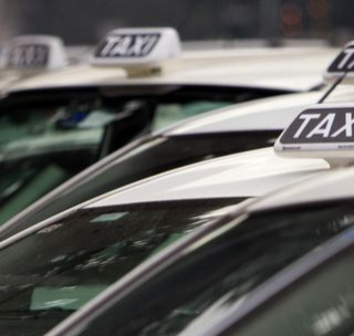 Prende un taxi da Gallarate a Como e scappa senza pagare: denunciato un 19enne