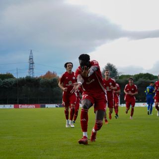 Il balletto di Joao Monteiro Barbosa dopo l'1-0 decisivo segnato un minuto dopo l'ingresso in campo (foto Samuele Lucchi - Solbiatese Calcio 1911)