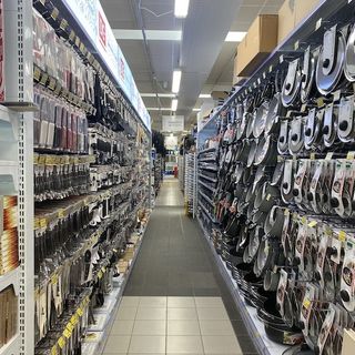 Foto d'archivio di uno scaffale di un negozio Cz Store