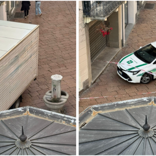 Varese, un furgone rischia di abbattere un balcone in corso Matteotti