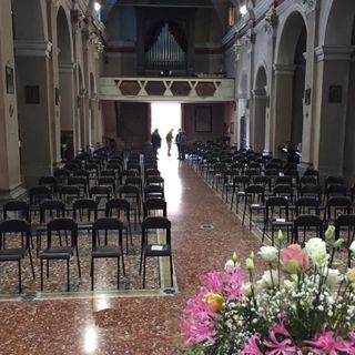 L'interno della chiesa parrocchiale di Travedona L'interno della chiesa parrocchiale di Travedona