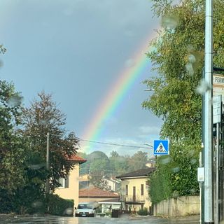 L'arcobaleno di via Monte Generoso a Varese