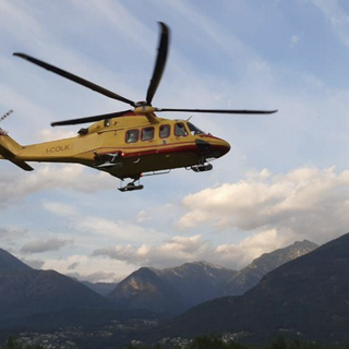 Pedone investito a Montegrino Valtravaglia, in volo l'elisoccorso