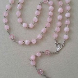 Gioelli religiosi da donna: l'unione perfetta tra fede e stile