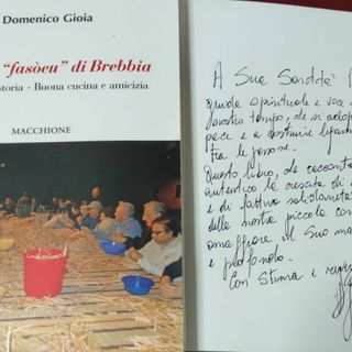 Il libro sul fagiolo di Brebbia con dedica donato a Papa Leone