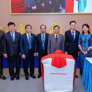 Quanta System celebra 40 anni di eccellenza donando un laser urologico in Cambogia
