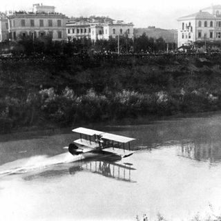 Foto d'epoca della straordinaria traversata in idrovolante