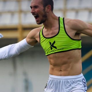 Stefano Banfi (foto Pro Sesto 1913) trascina in vetta la Pro Sesto insieme a Mapelli e al ds Scandola