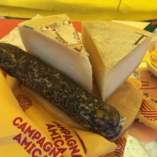 Al Mercato di Campagna Amica di Varese premiati gli "spaventapasseri" creati dai bambini