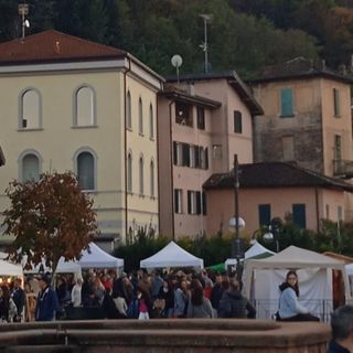 Sabato 22 e domenica 23 novembre tornano i mercatini di Natale sul lungolago di Porto Ceresio