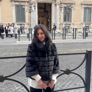 L'assessore del Comune di Brebbia Genny Luongo davanti a Palazzo Madama sede del Senato della Repubblica