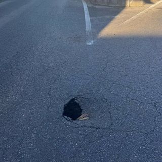 La voragine sulla strada di Malgesso