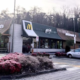 Natale al McDonald’s di Varese Stadio: laboratori creativi per bambini tra Grinch e atmosfera natalizia