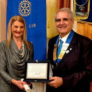 Consegnato alla dirigente scolastica Carmen Sferlazza il premio alla professionalità del Rotary Club Ceresio