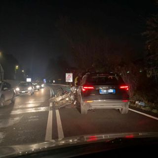 Incidente in via Autostrada con code in entrata e uscita da Varese