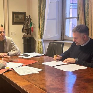 La foto inviata dalla Varese Turf &amp; Sport con la firma di ieri in Comune