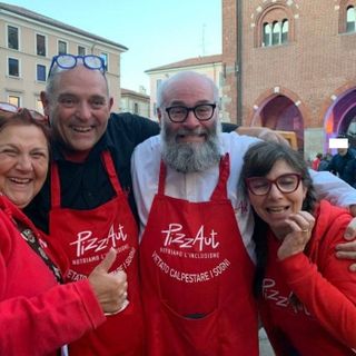 Enrico Celeghin (la seconda persona da sinistra nella foto d'archivio) è scomparso improvvisamente, Nico Acampora  (al suo fianco)  racconta cosa sta accadendo a PizzAut