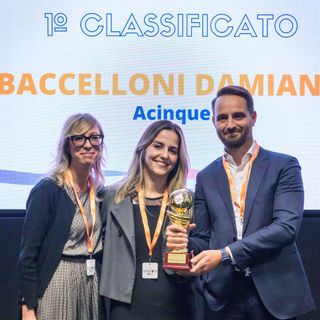La premiazione di Acinque: da sinistra Giuseppa Castore, Simona Grandi e Damiano Baccelloni