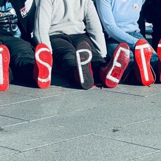 Gli alunni della scuola Leva di Travedona Monate dicono "No" alla violenza sulle donne