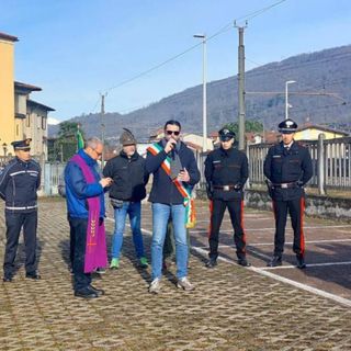 Un'immagine della cerimonia della Giornata della Memoria a Gavirate (foto dalla pagina Facebook della Fondazione Bernacchi)