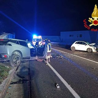 Le immagini dello schianto sulla statale a Varese